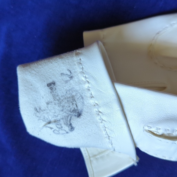 Vintage,Elegant White Leather Gloves - Picture 3 of 4